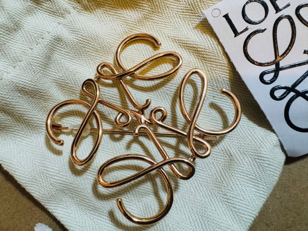 【美品】LOEWE ピンクゴールド ブローチ【お値下げ中】