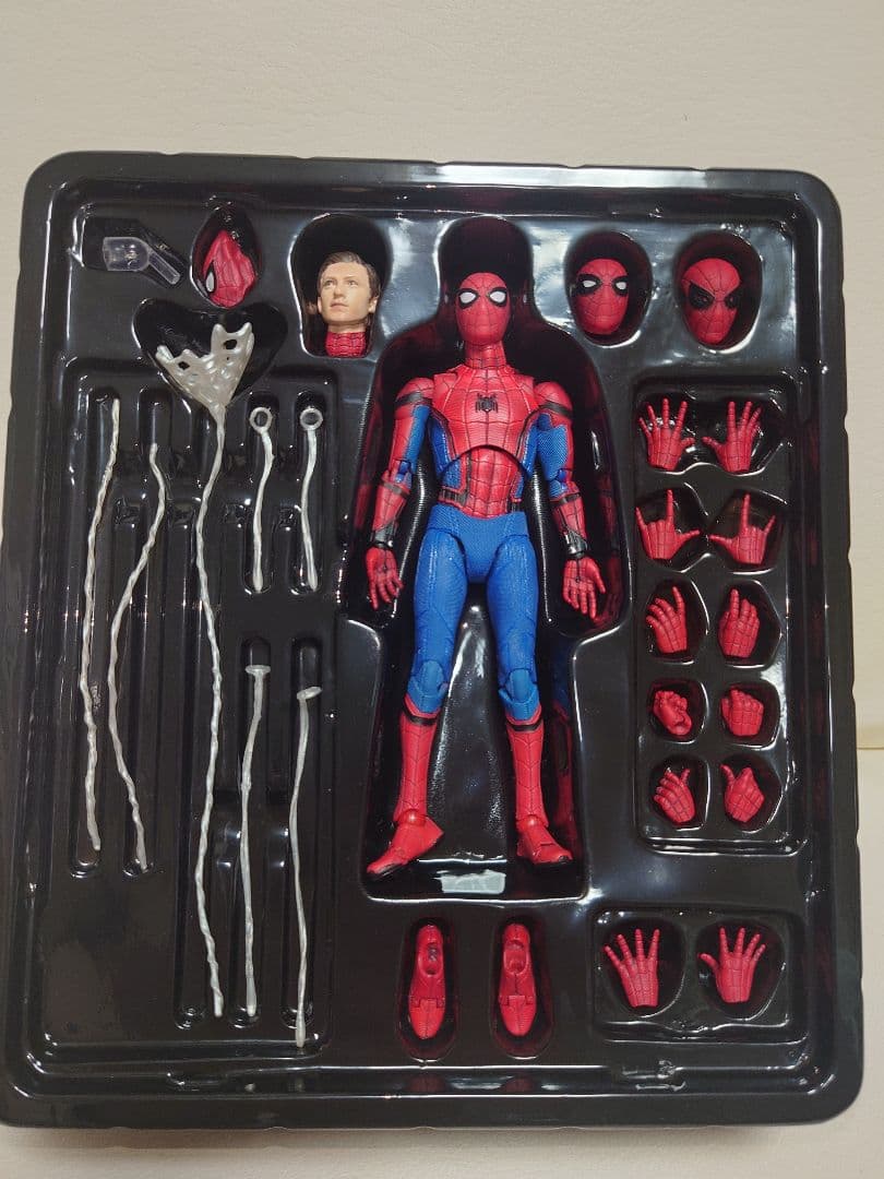 MAFEX No.103 スパイダーマン ホームカミング