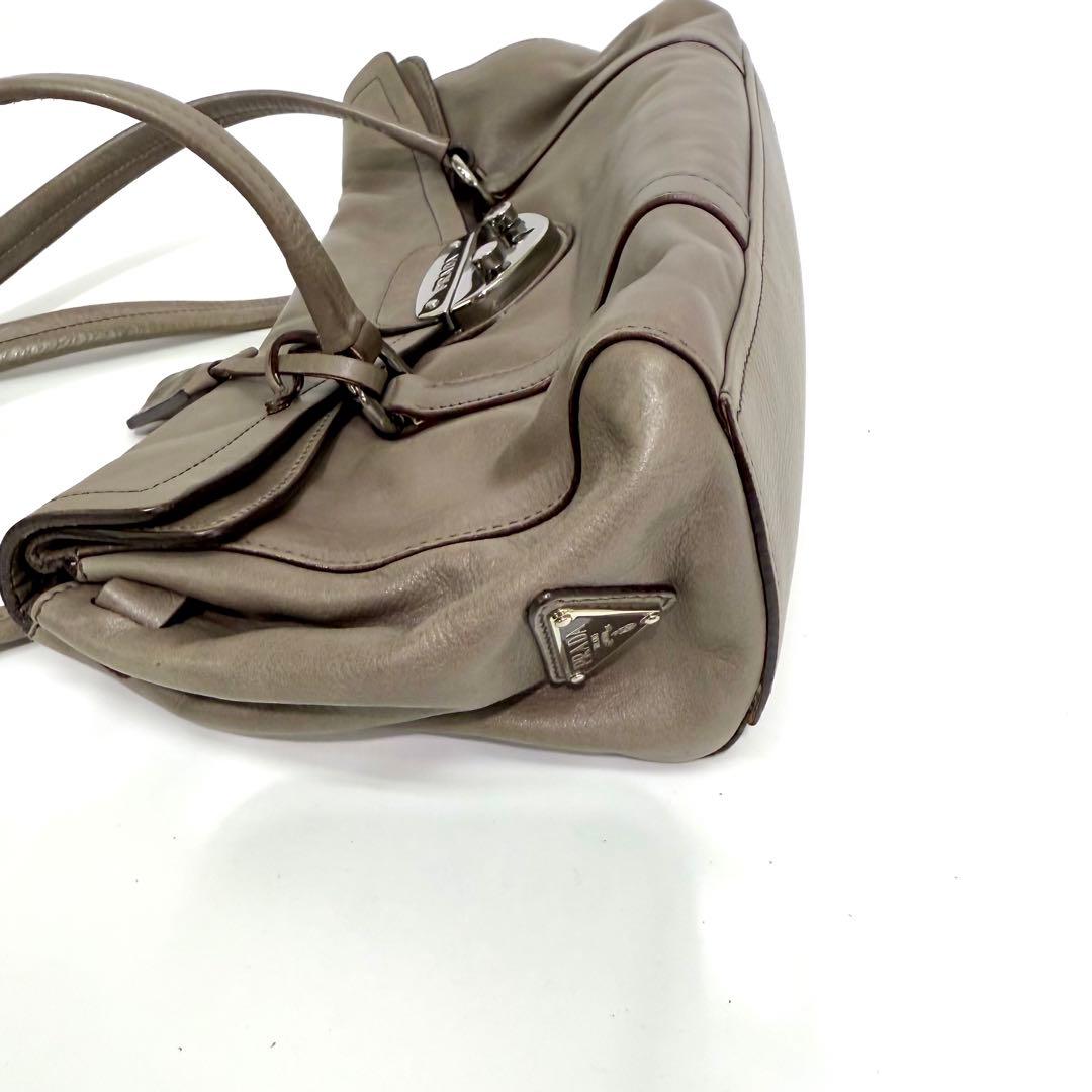 ✨PRADA レザー トートバッグ✨