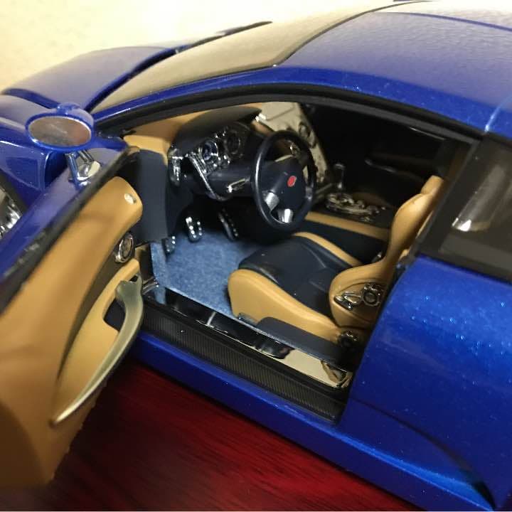 1/18 ブガティシロン超希少車