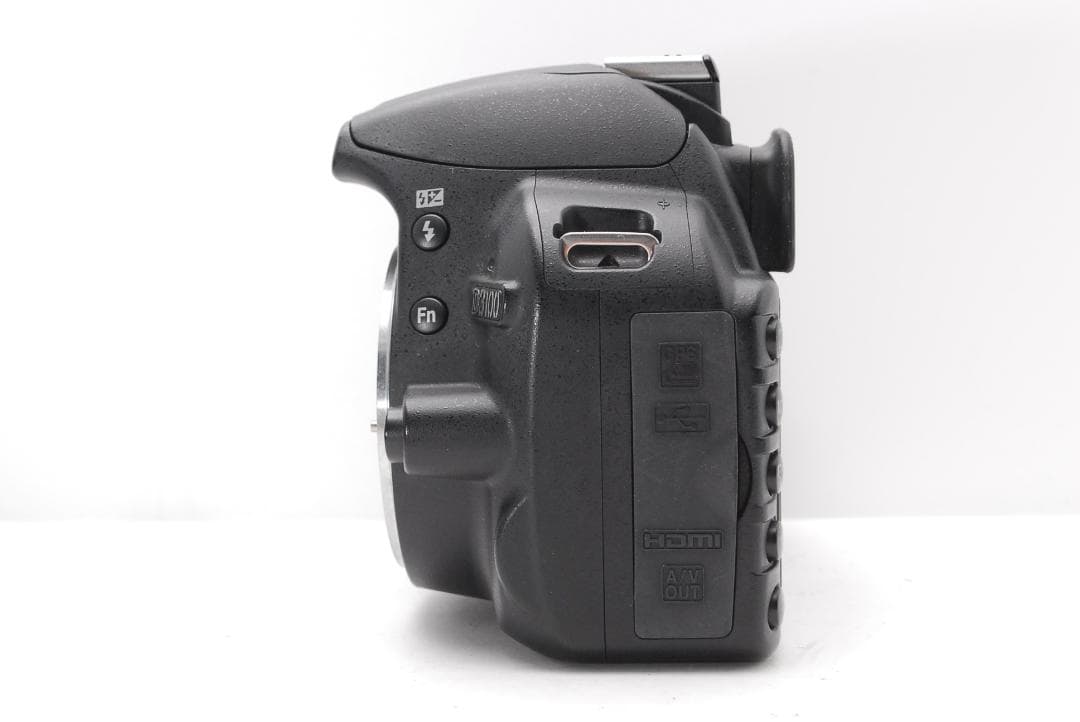 【新品級ショット数　外箱付】Nikon D3100　スマホ転送　動画も撮影できる