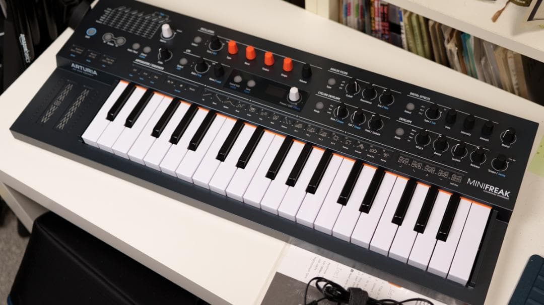 ARTURIA MiniFreak 美品・アクティベート可