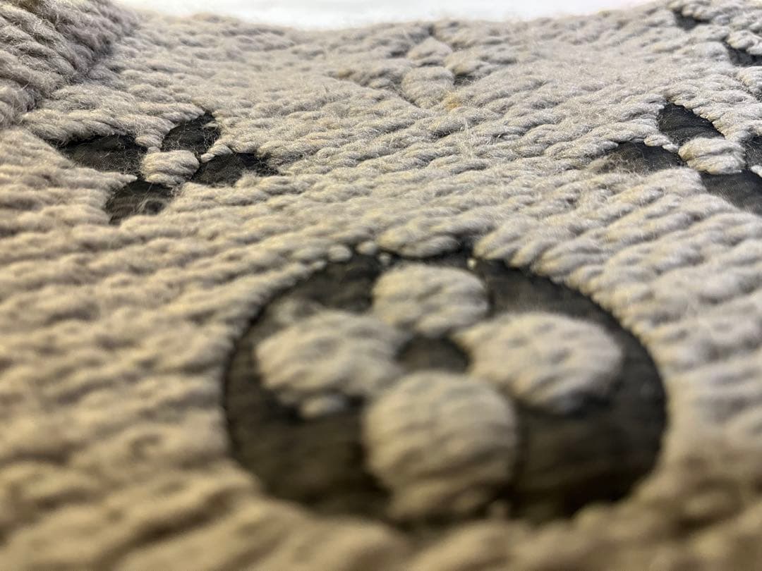 Louis Vuitton グレー マフラー ロゴマニア モノグラム おしゃれ