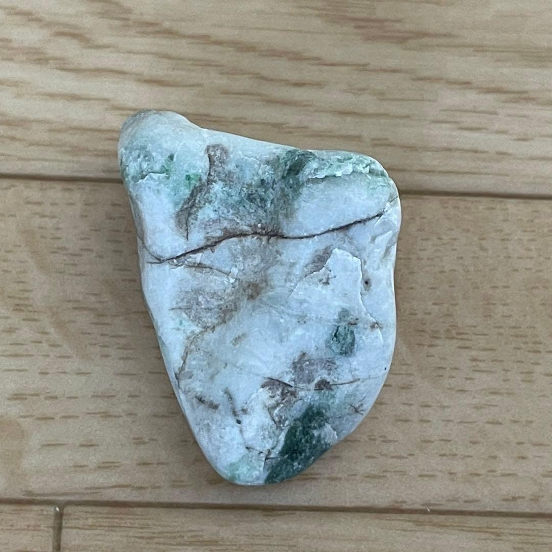 糸魚川　翡翠原石　緑