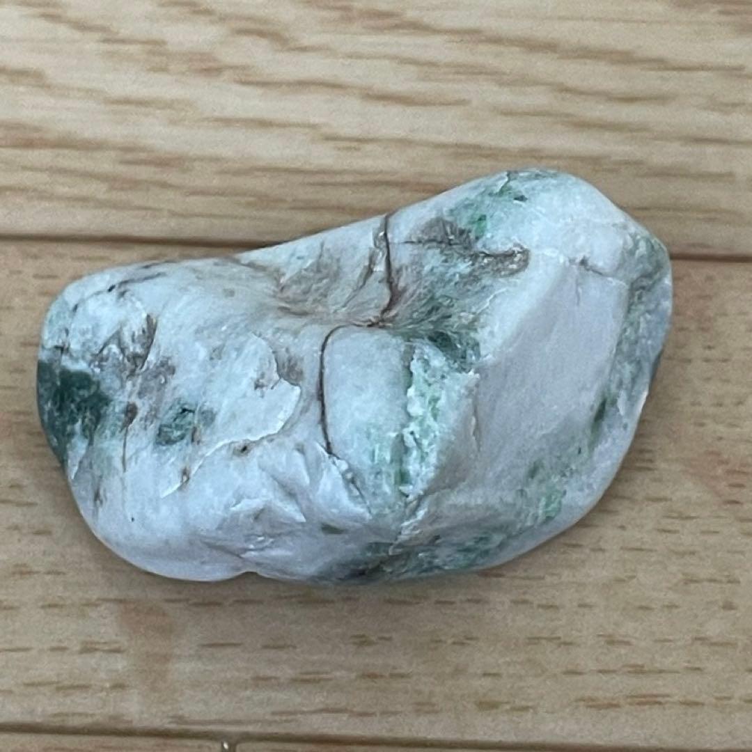 糸魚川　翡翠原石　緑