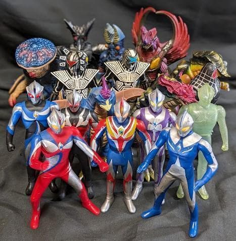 ウルトラマンコスモス＆登場怪獣・宇宙人（バンダイ）ソフビ１７体セット