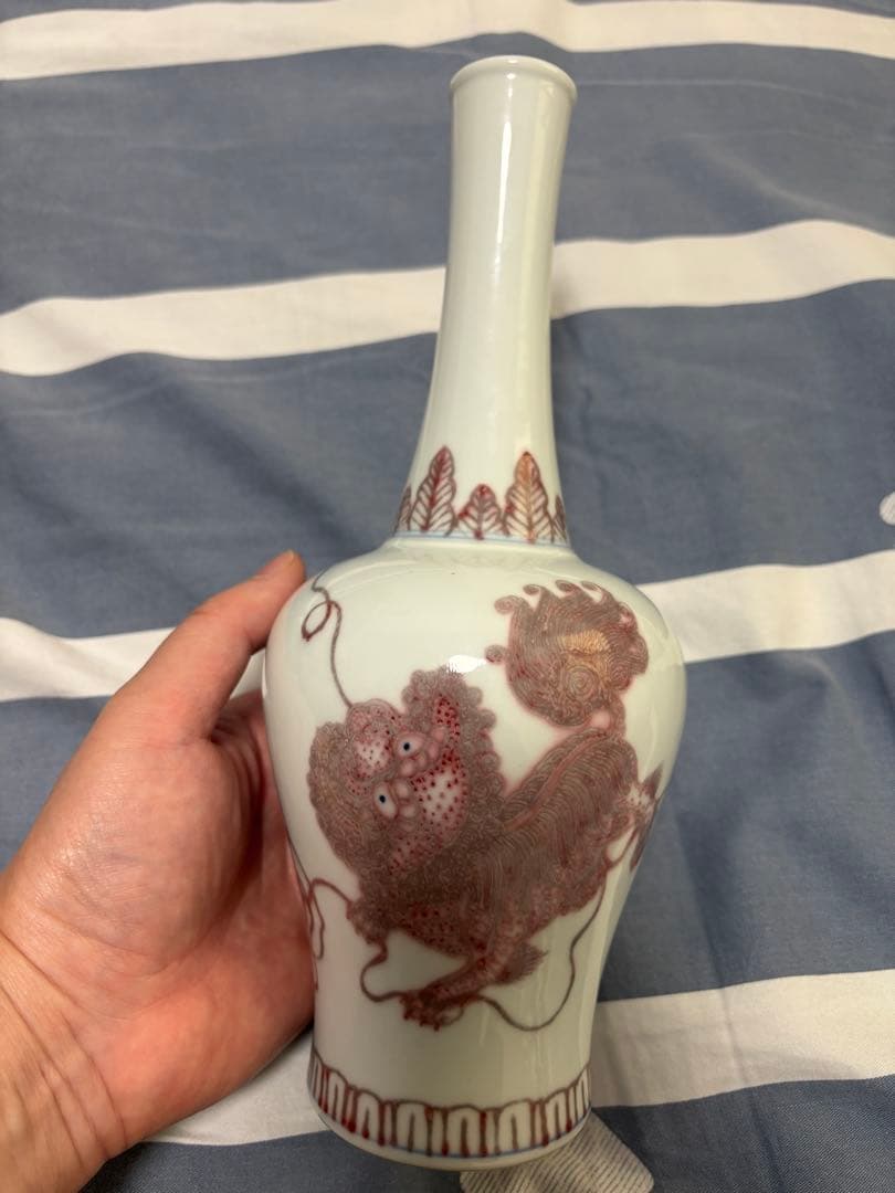 中国古美術品　青花釉裏紅　獅子文花瓶　大清乾隆年製　26cm