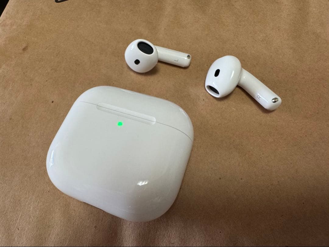 airpods 第4世代 本体 充電ケース付き 美品　ノズキャンセル無し