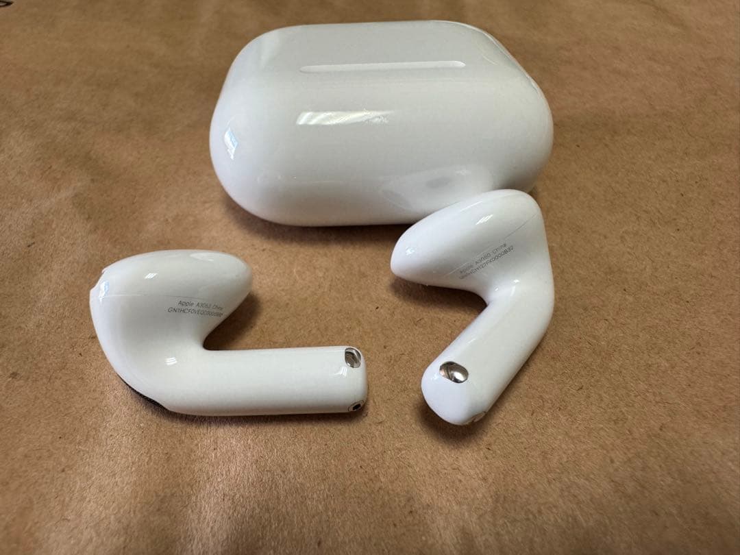 airpods 第4世代 本体 充電ケース付き 美品　ノズキャンセル無し