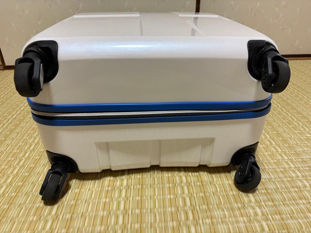 innovator イノベーター スーツケース ホワイト