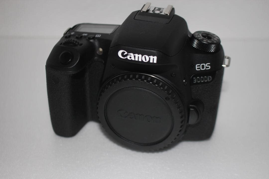 デジタル一眼レフカメラ　 Canon EOS 9000D ボディ