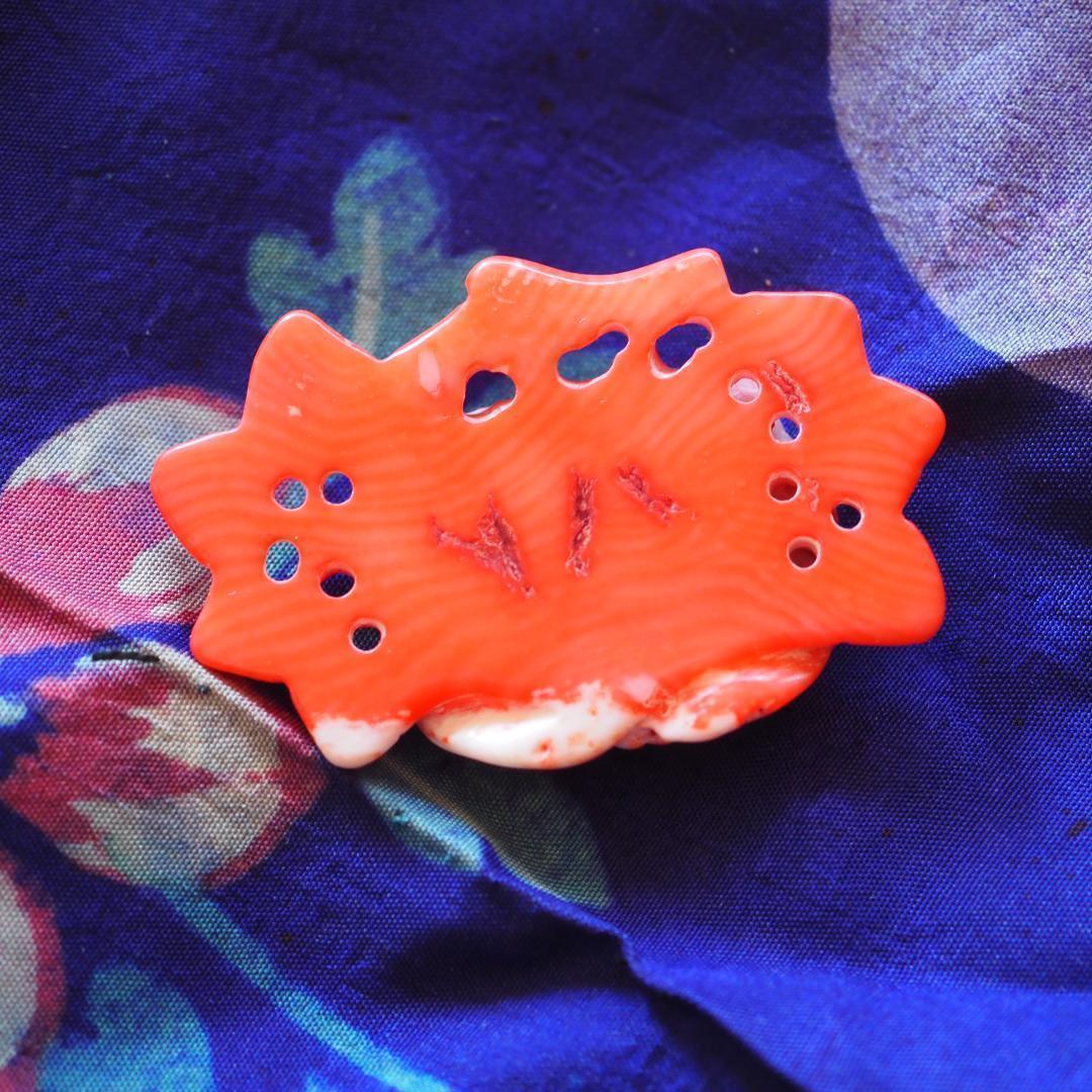 骨董品　アンティーク品　赤珊瑚　薔薇　お守り　古物　時代物　コレクション