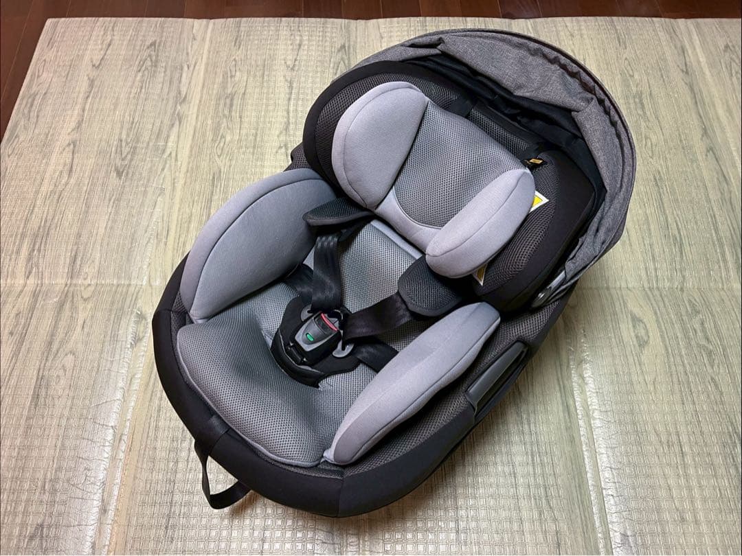 Combi THE S ザエス　ISOFIX チャイルドシート グレー