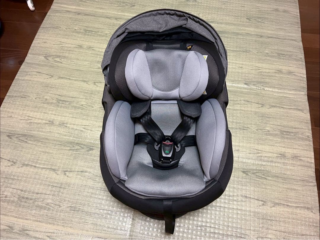 Combi THE S ザエス　ISOFIX チャイルドシート グレー