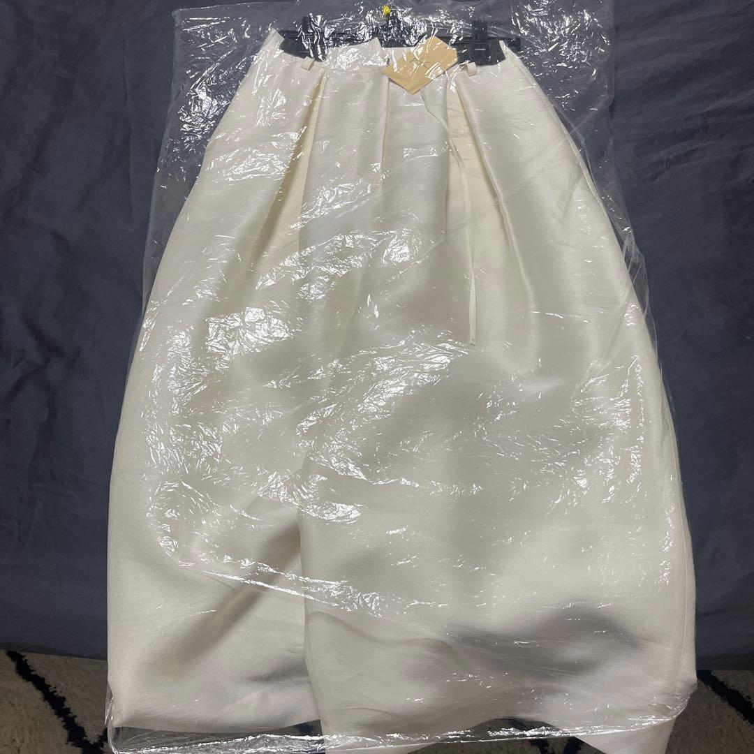 heve サテンフレアガウチョパンツ　白36