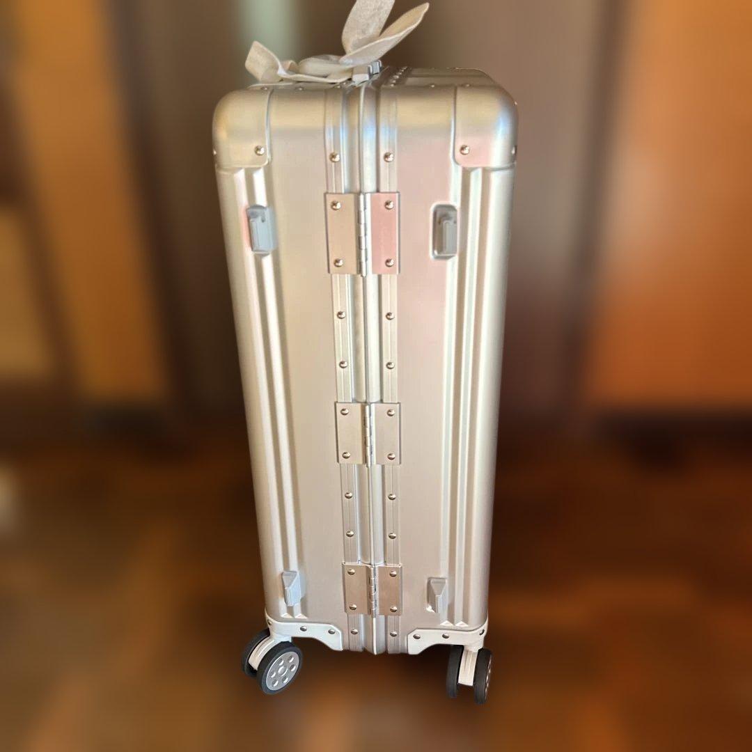 メルセデス・ベンツ シルバーキャリーケース