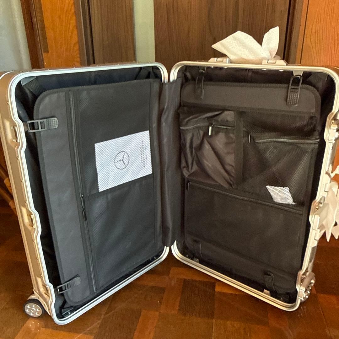 メルセデス・ベンツ シルバーキャリーケース