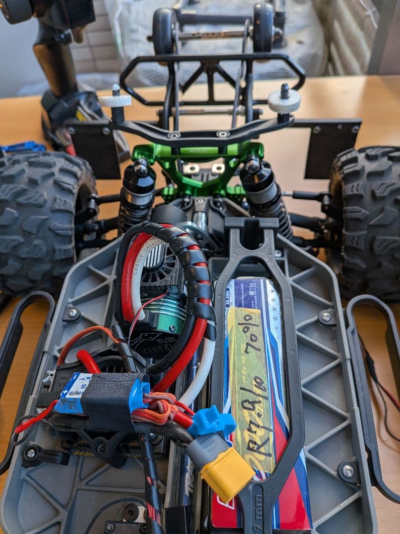 トラクサス SCT 4WD オプションパーツ付き　プロポも付きます。