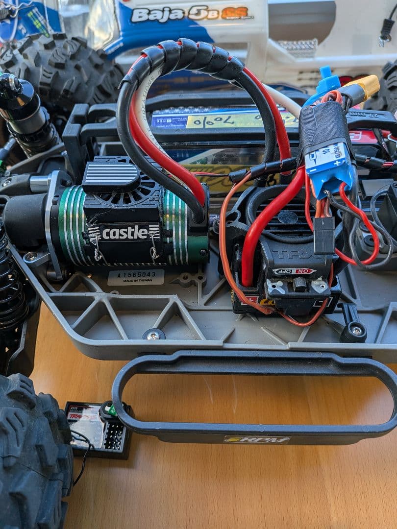 トラクサス SCT 4WD オプションパーツ付き　プロポも付きます。