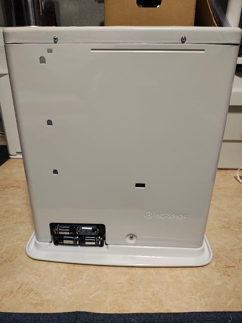 24年製　ダブルクリーン石油ストーブ　TOYOTOMI　RC-S2824