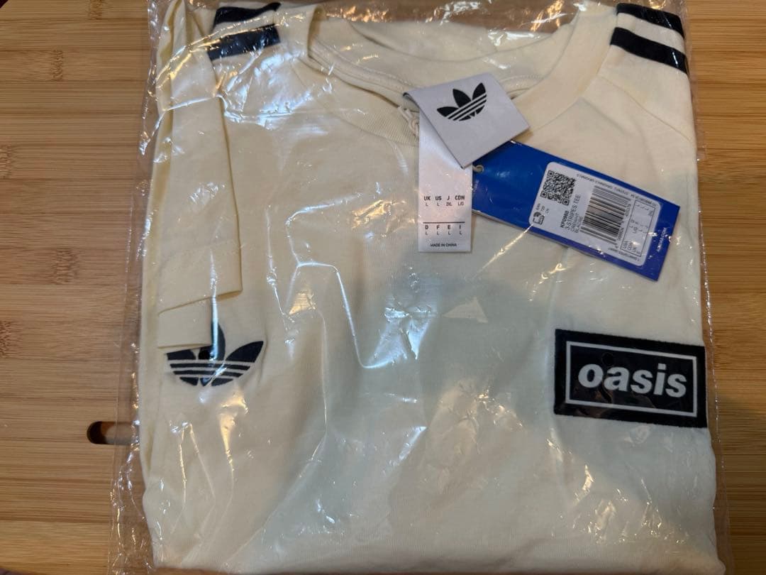 r*k様 Oasis adidas コラボ 2025ツアー Tシャツ クリーム色