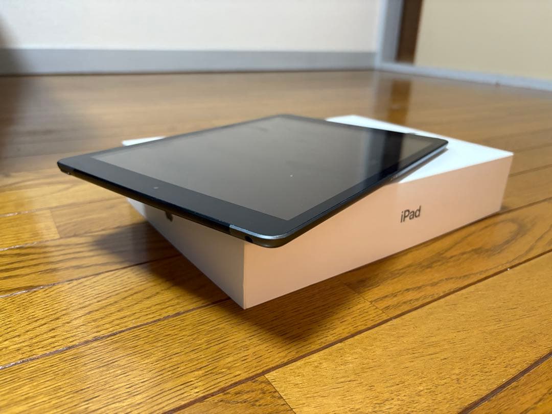 Apple Ipad 第8世代 SIM フリー、バテッリー容量94%