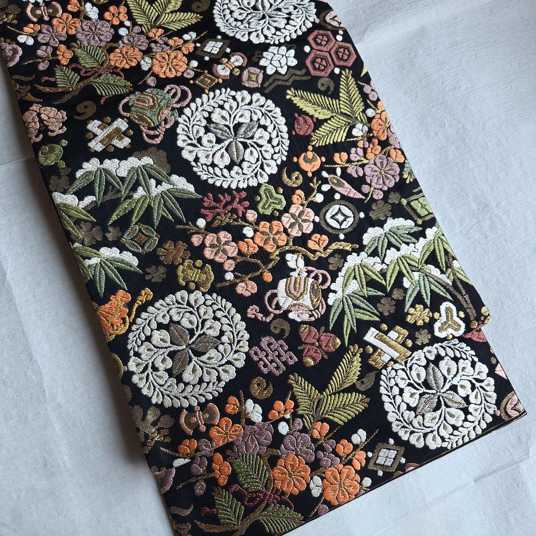 ハレの日に　宝尽くしと雪持ち松竹梅柄　唐織の袋帯