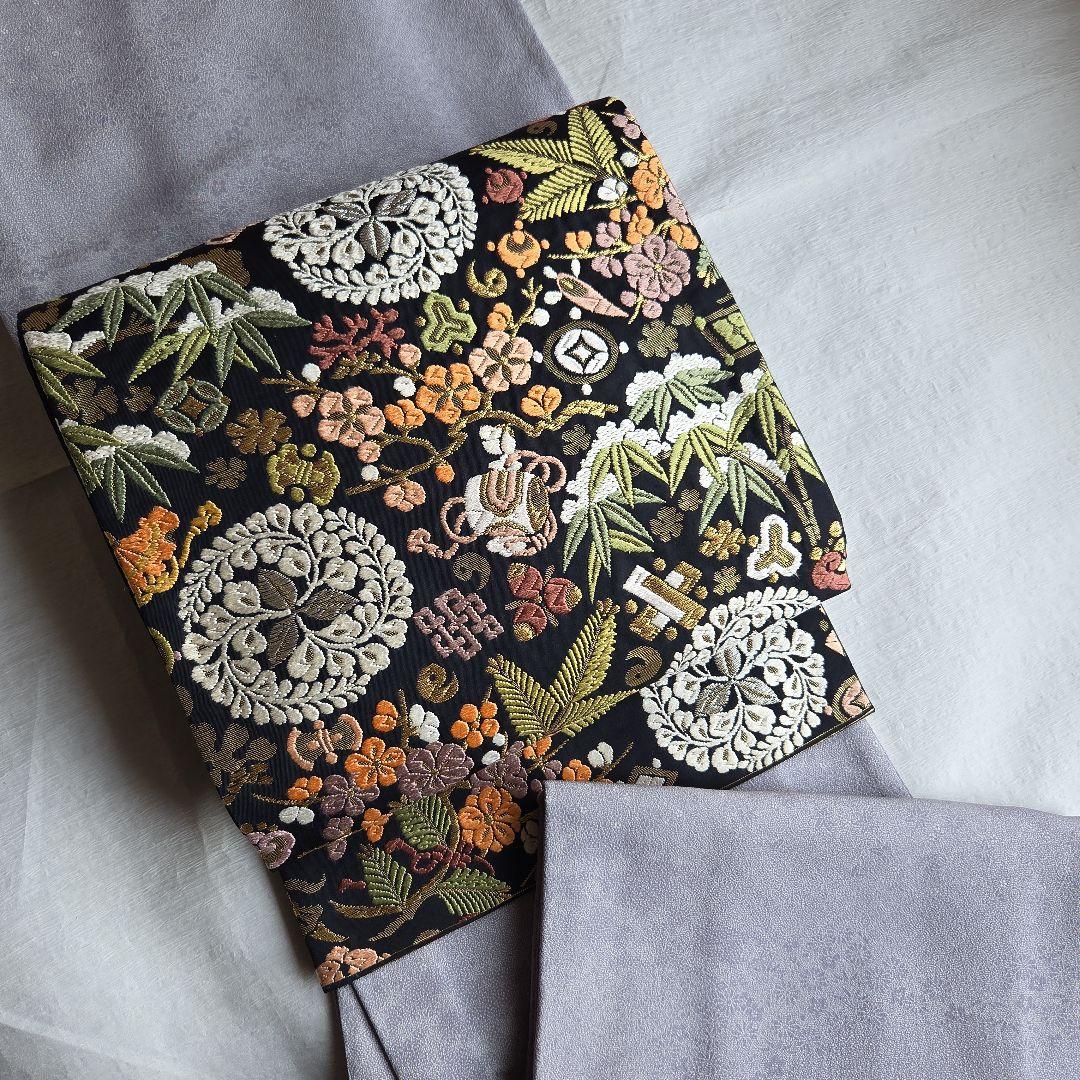 ハレの日に　宝尽くしと雪持ち松竹梅柄　唐織の袋帯