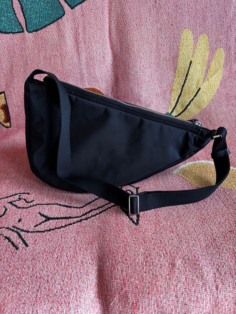 ザロウ THE ROW SLOUCHY BANANA TWO ナイロン