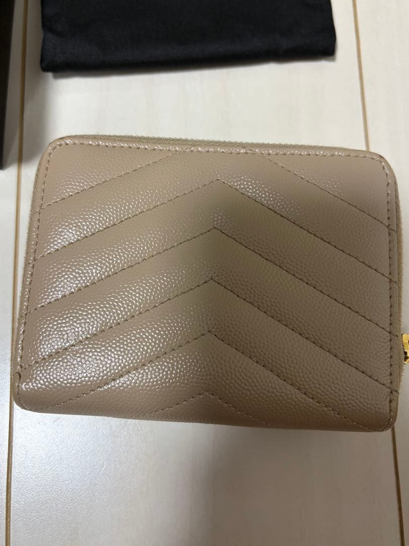 SAINT LAURENT ベージュ 二つ折り財布