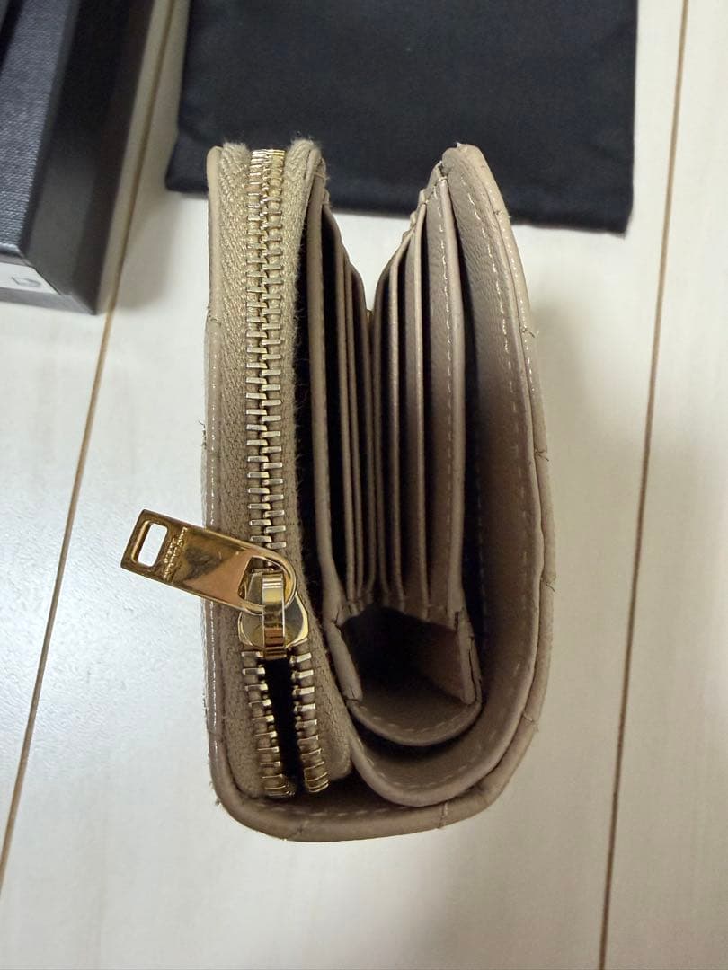 SAINT LAURENT ベージュ 二つ折り財布
