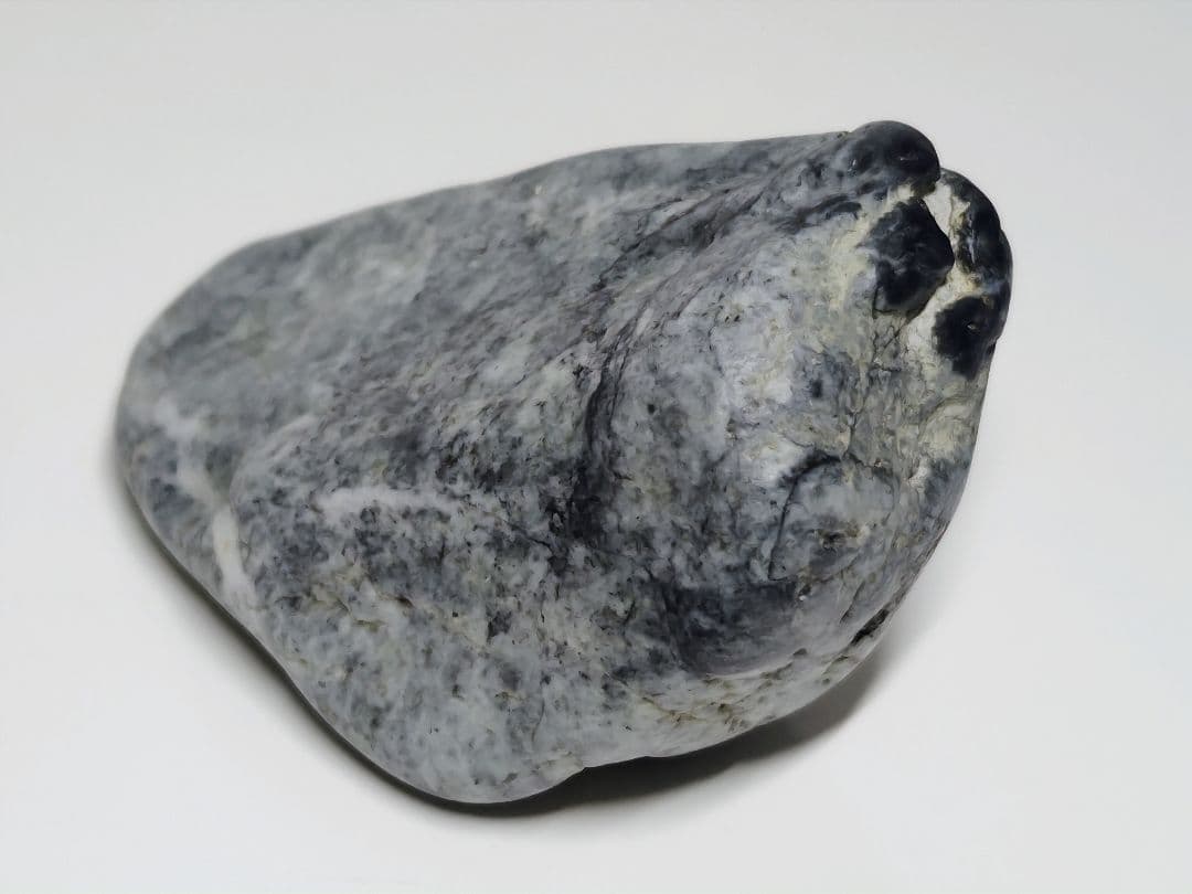 糸魚川139 翡翠 124g ヒスイ 原石 鑑賞石 自然石 誕生石 鉱物 鉱石