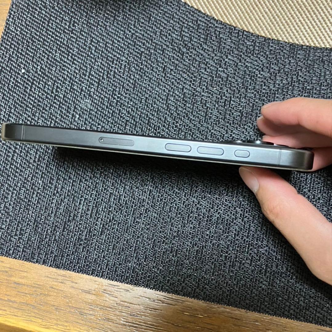 iPhone 15 Pro ブラックチタニウム　128GB 美品