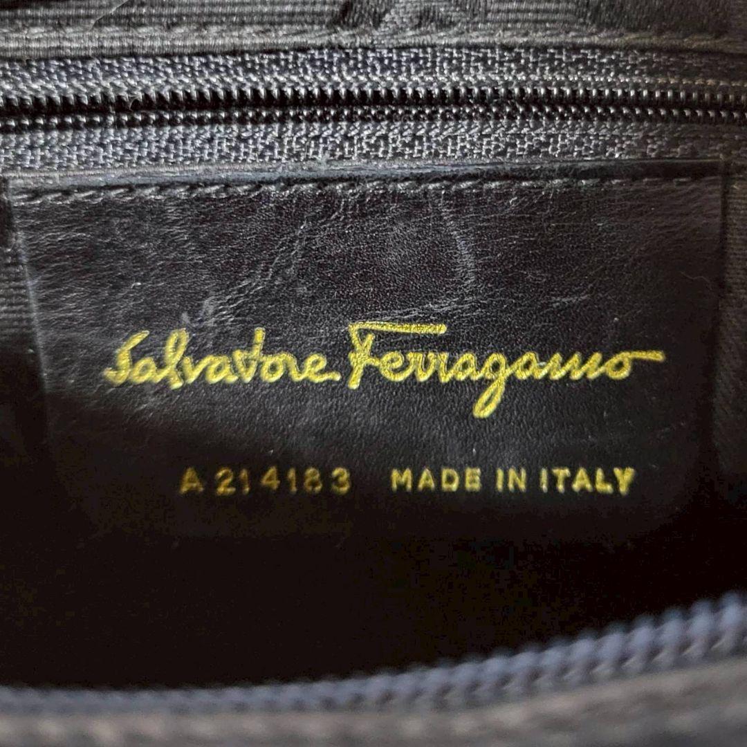 美品✨　サルヴァトーレフェラガモ　ショルダーバッグ　ヴァラリボン　ガンチーニ　紺