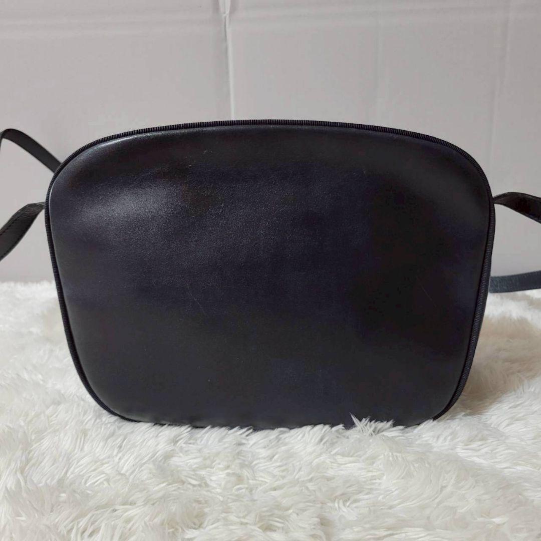 美品✨　サルヴァトーレフェラガモ　ショルダーバッグ　ヴァラリボン　ガンチーニ　紺