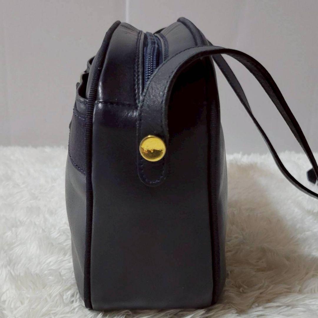 美品✨　サルヴァトーレフェラガモ　ショルダーバッグ　ヴァラリボン　ガンチーニ　紺