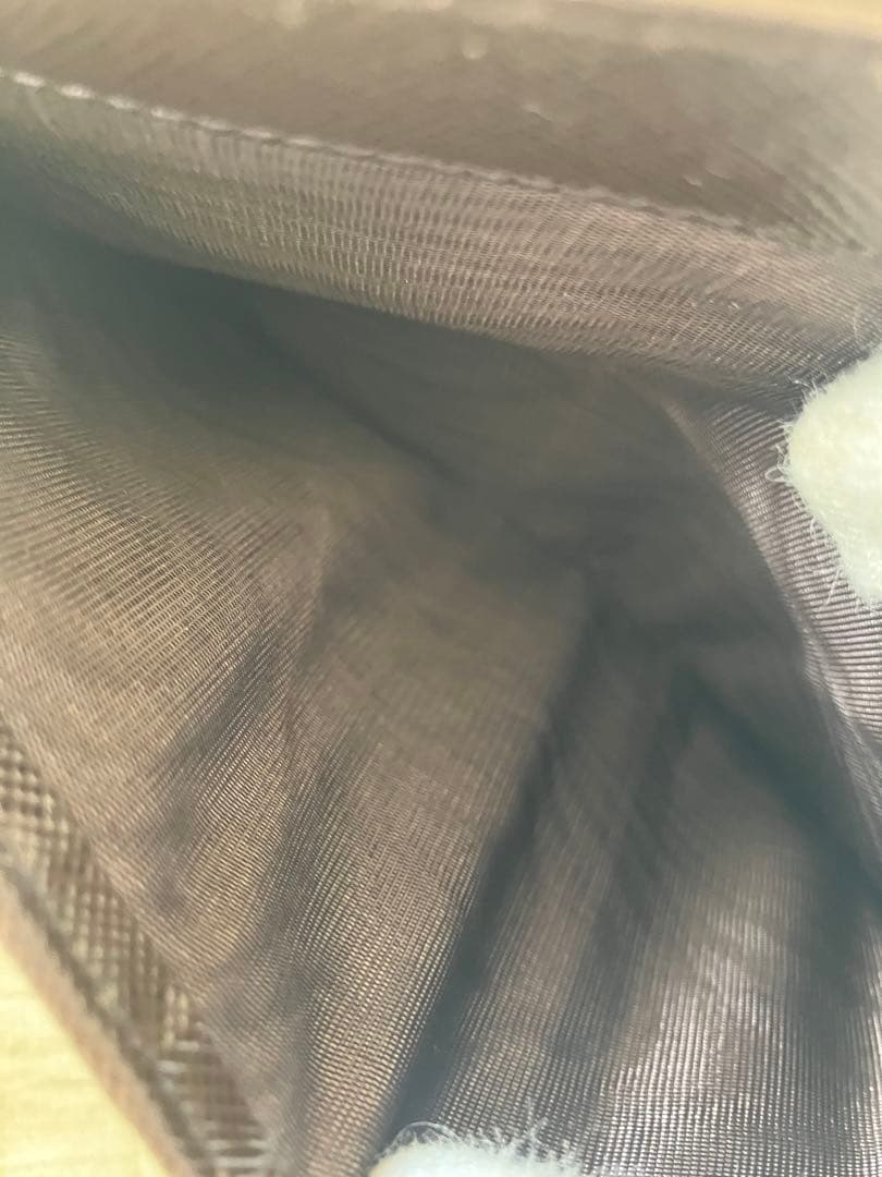 保管品　プラダ　折り財布　カーキもしくはブラウン