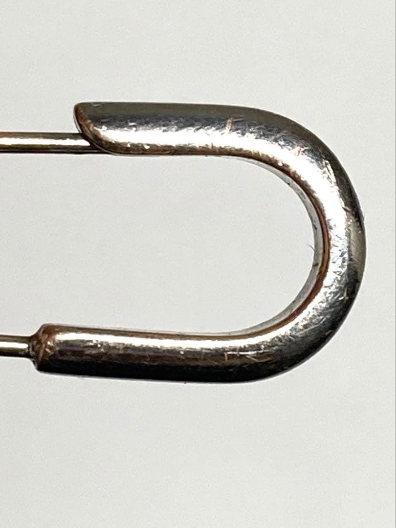 ルイヴィトン　ピンブローチ　ピンバッチ　安全ピン　シルバー系