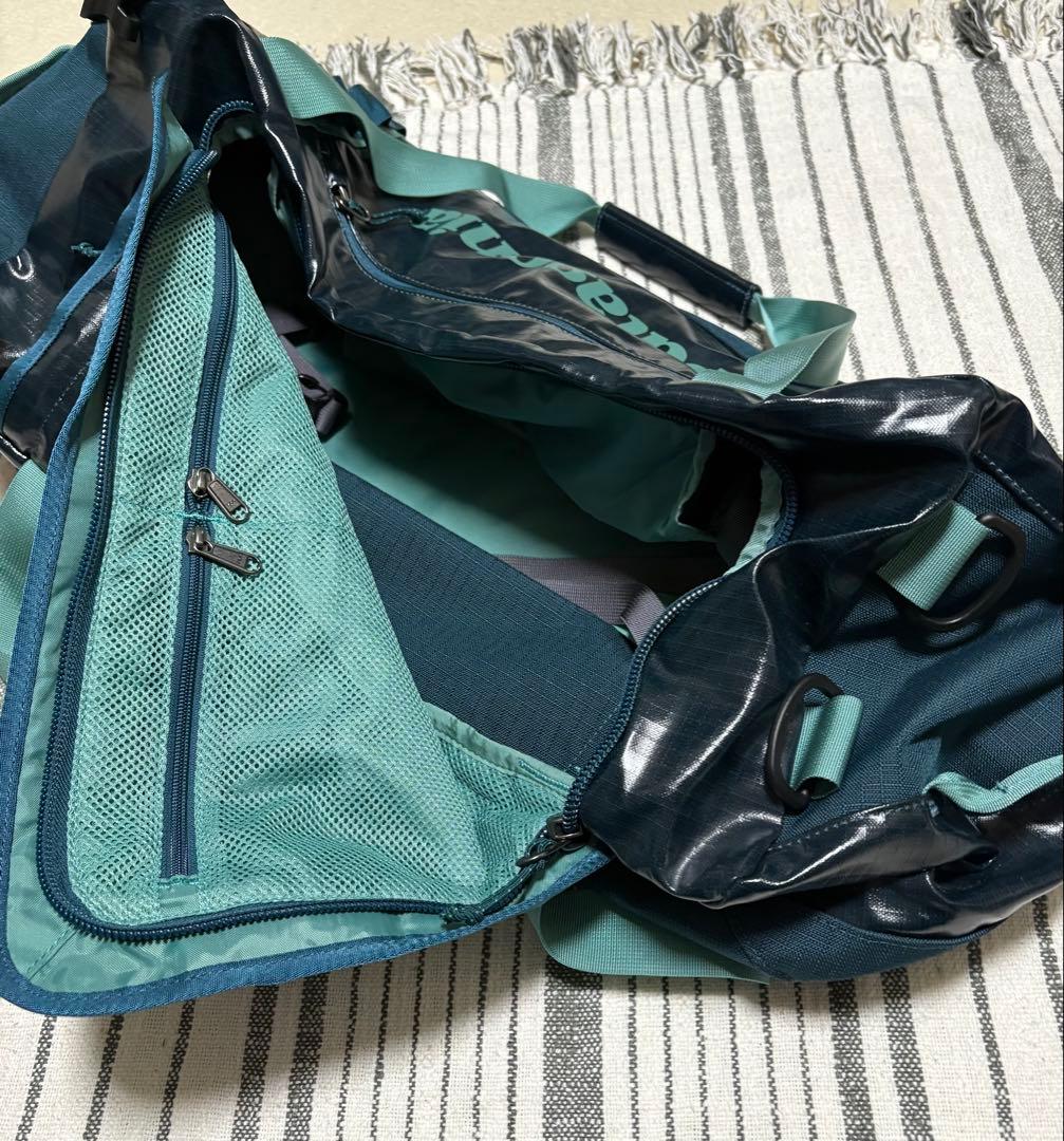 新品patagonia ボストンバッグ 大容量 ダークブルー　ブラックホール