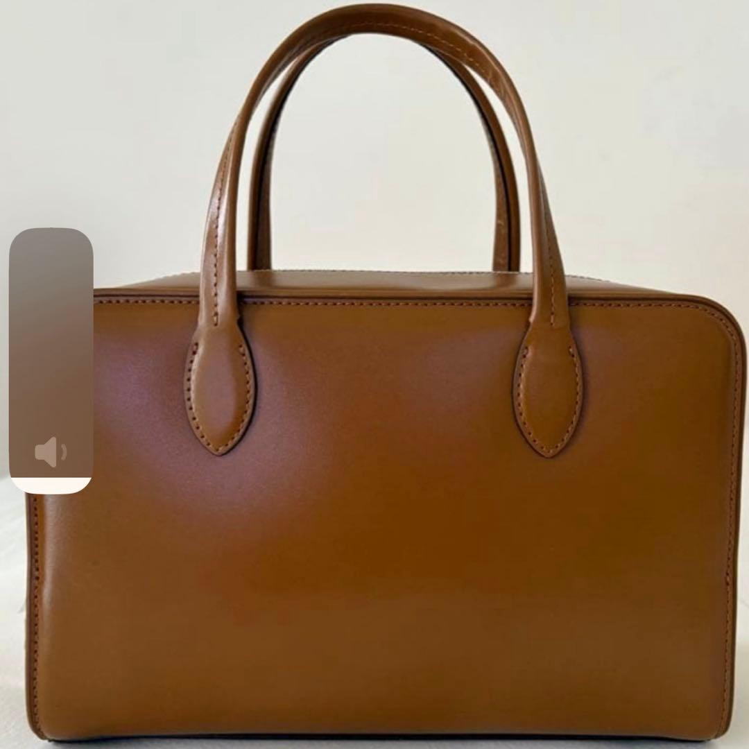 美品　tout y est ロケスモールバッグ