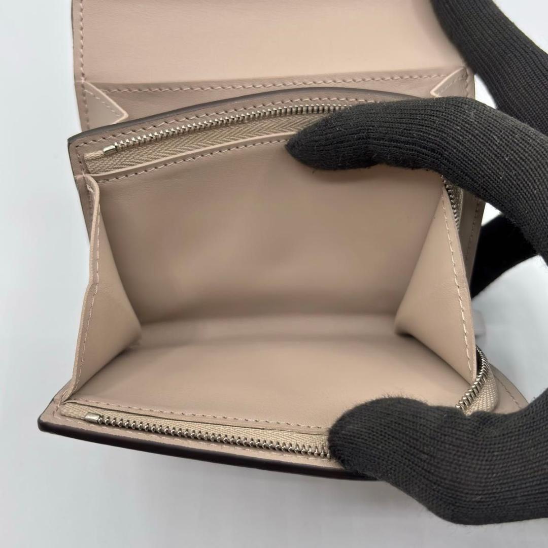 新品同様 ルイヴィトン 折り財布 マヒナ イリス コンパクト ガレ グレージュ