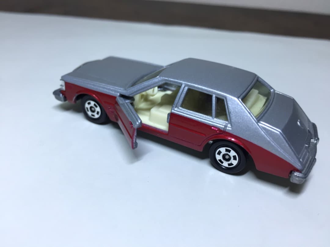 ○[美品] トミカ No.F45【日本製】キャデラック セビル シルバーレッド