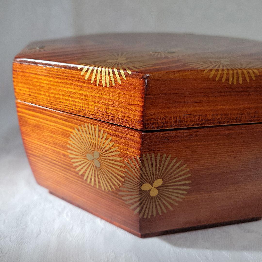 上杉満樹作　松摺漆唐松蒔絵　食籠