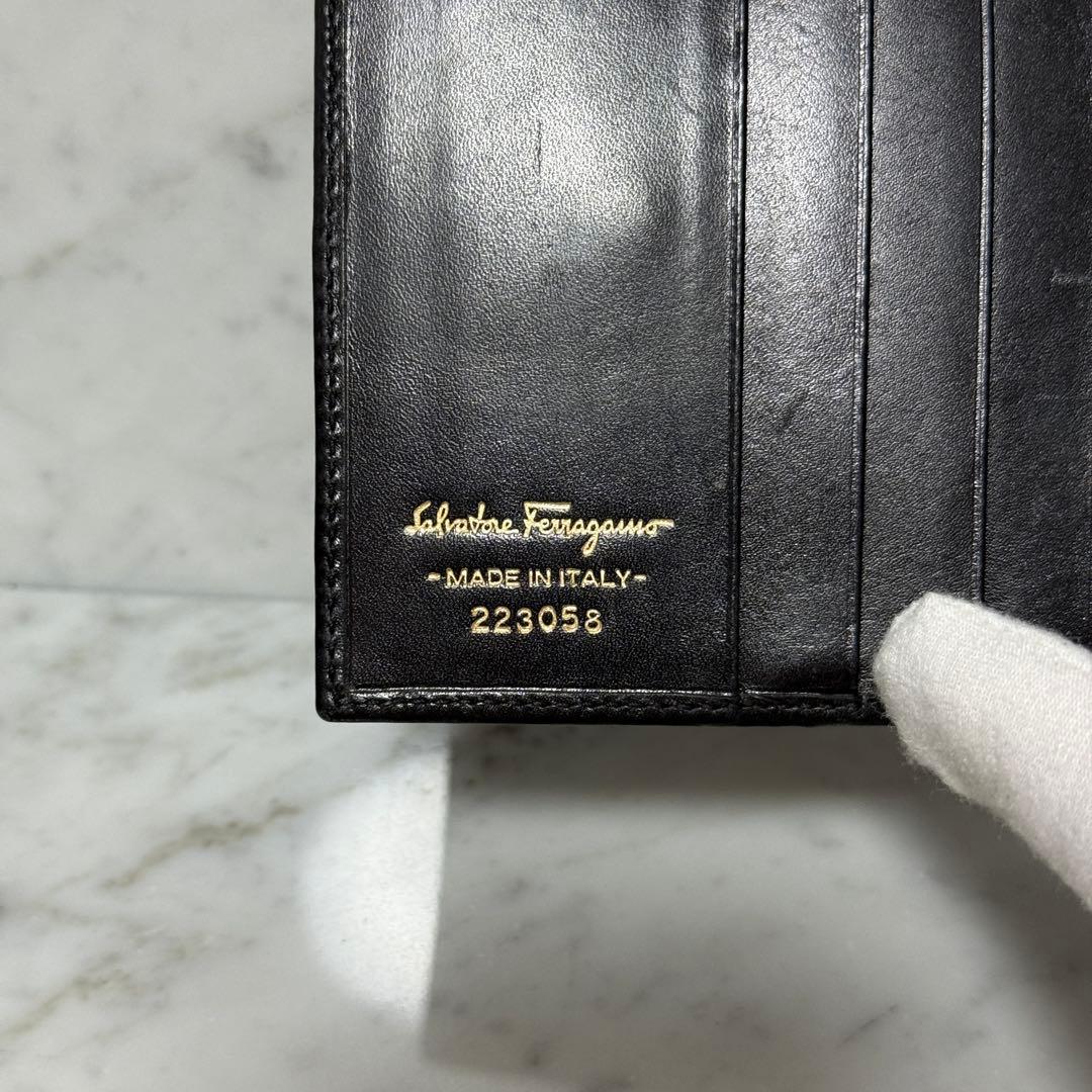 サルヴァトーレフェラガモ 三つ折り財布 ブラック ゴールド ヴァラリボン がま口