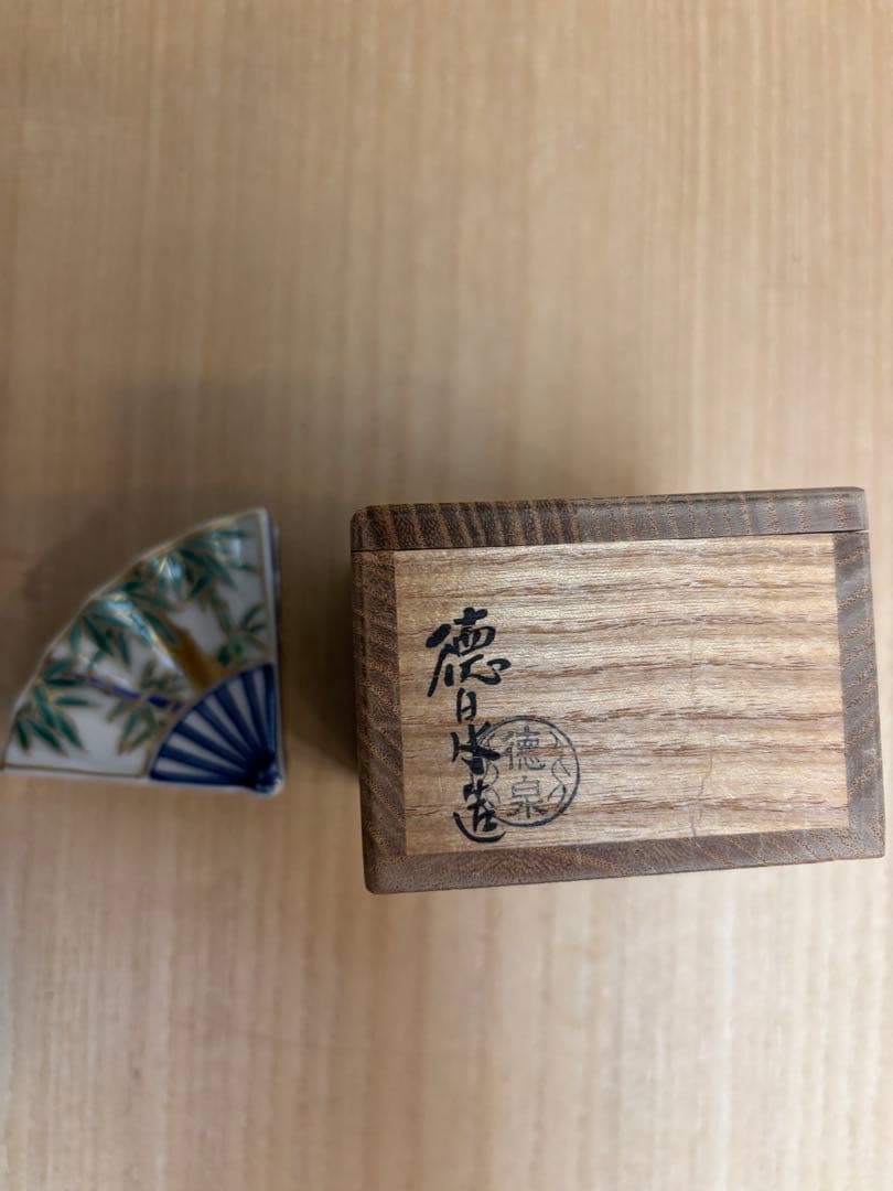 香合　金彩染付　開扇　西村徳泉作