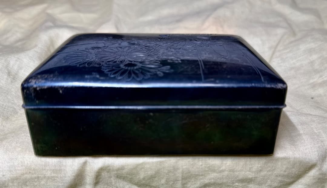 銀器・銀製箱・刻印・在銘・菊と竹の彫刻