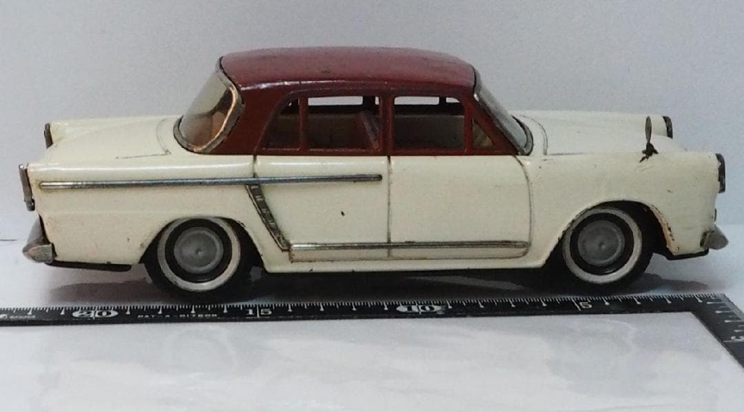 イチコー【日野コンテッサ 赤/白】フリクション当時物ブリキ製ミニカー自動車 箱無