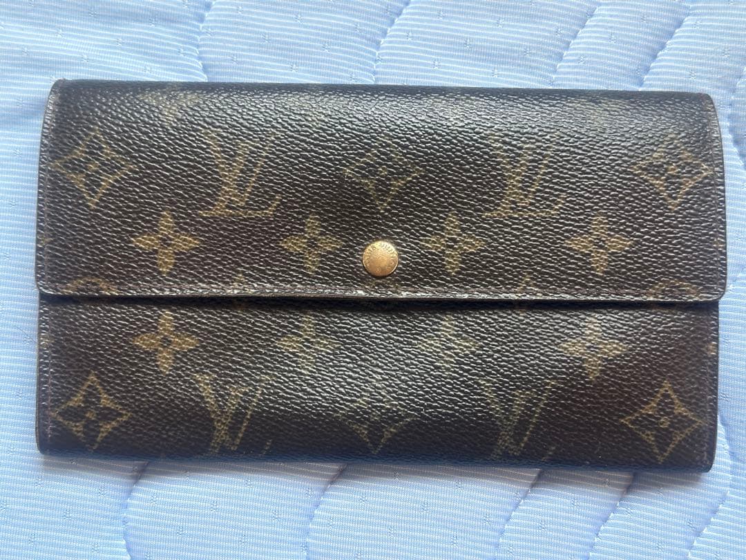 LOUIS VUITTON（ルイヴィトン）モノグラムラインの二つ折り長財布