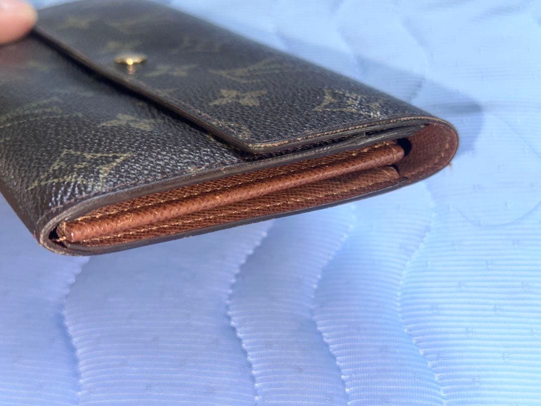 LOUIS VUITTON（ルイヴィトン）モノグラムラインの二つ折り長財布
