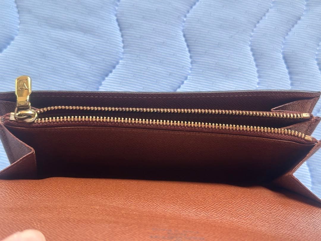 LOUIS VUITTON（ルイヴィトン）モノグラムラインの二つ折り長財布